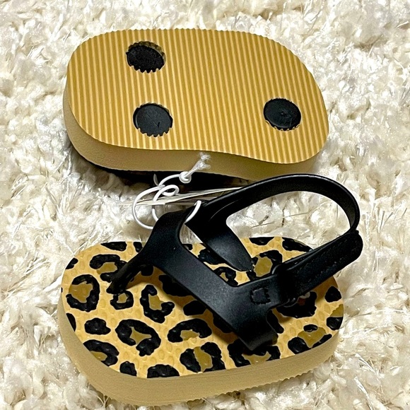 Old Navy flip flops - Picture 2 of 2